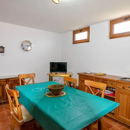 Holiday home Acogedor Y Amplio Chalet En